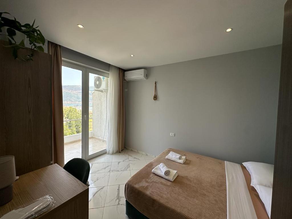 Trea Accomodations Vlorë Buitenkant foto